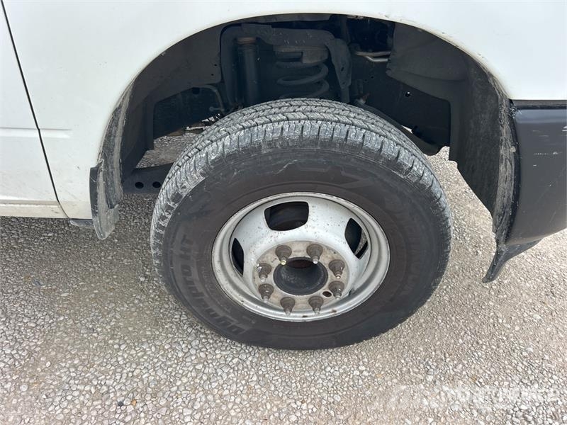 RAM 3500 4x4 Crew Cab Cab and Chassis Cabins and interior