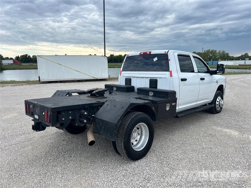 RAM 3500 4x4 Crew Cab Versatile Hauler Truck Cabezas tractoras