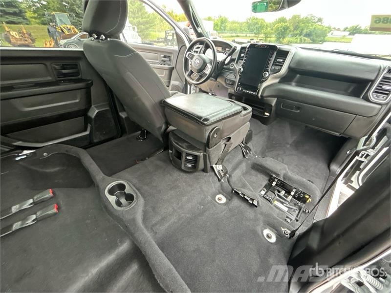 RAM 3500 4x4 Crew Cab Versatile Hauler Truck Cabezas tractoras
