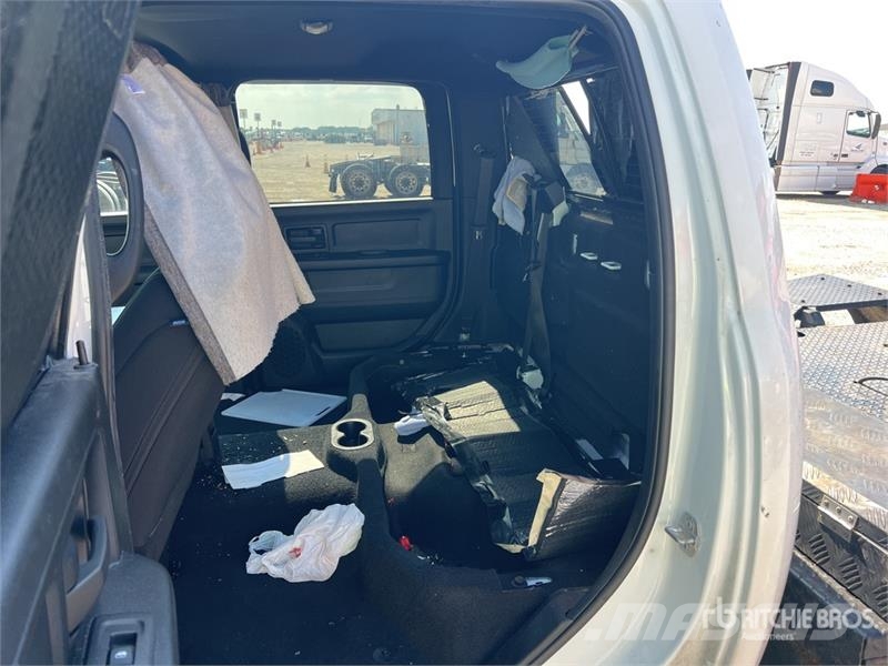 RAM 3500 4x4 Crew Cab Cab and Chassis Cabine si interior