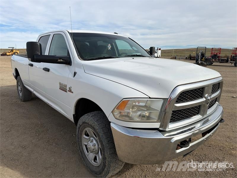 RAM 3500 4x4 Crew Cab Pickup その他