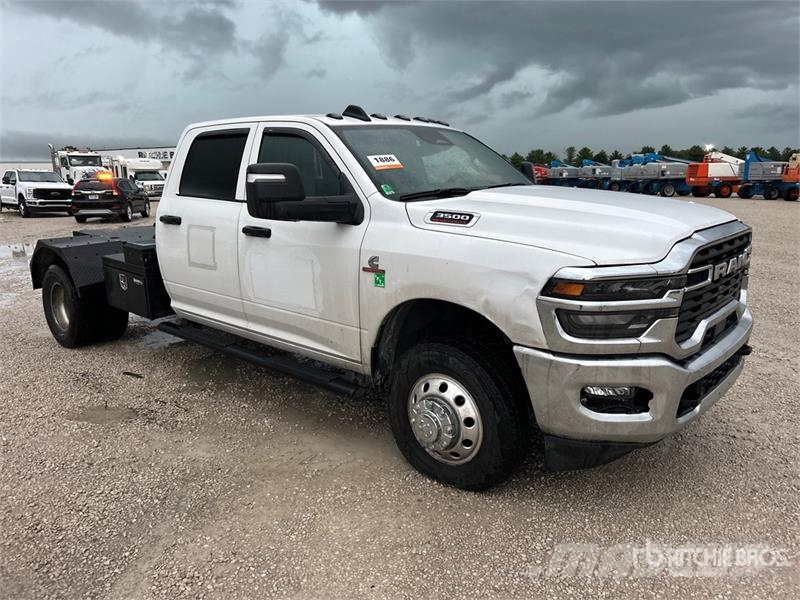 RAM 3500 4x4 Crew Cab Versatile Hauler Truck Влекачи