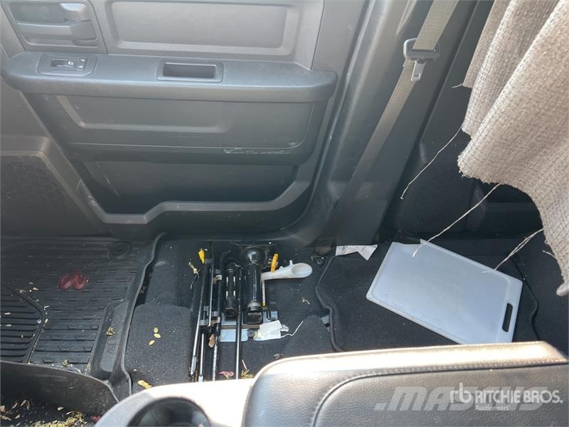 RAM 3500 4x4 Crew Cab Cab and Chassis Cabine si interior