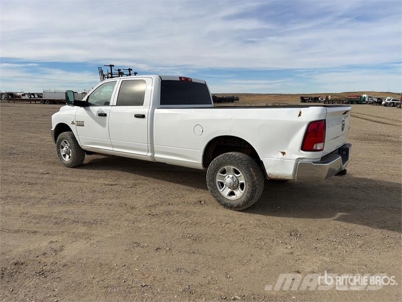 RAM 3500 4x4 Crew Cab Pickup その他