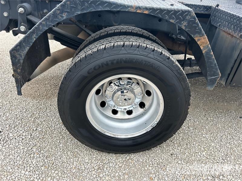 RAM 3500 4x4 Crew Cab Versatile Hauler Truck Cabezas tractoras