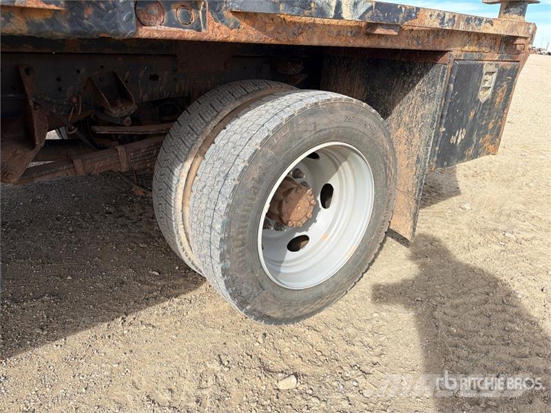 RAM 5500 Tovornjaki s kesonom/platojem
