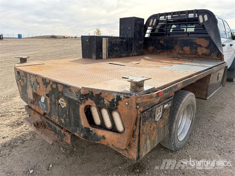 RAM 5500 Tovornjaki s kesonom/platojem