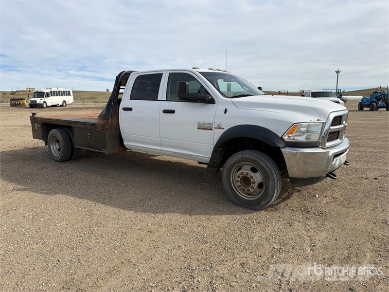 RAM 5500 Tovornjaki s kesonom/platojem
