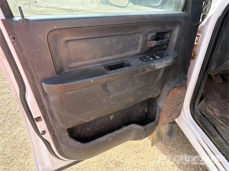 RAM 5500 Tovornjaki s kesonom/platojem