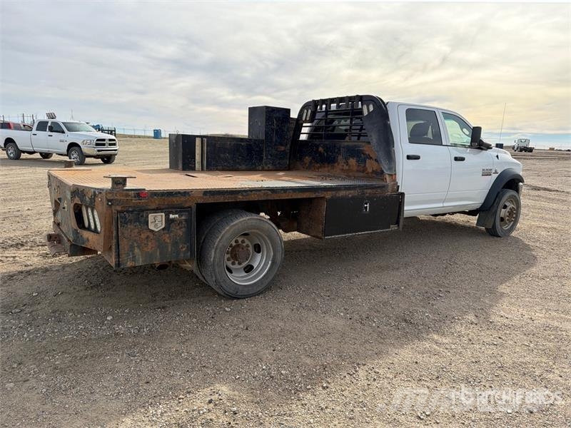 RAM 5500 Tovornjaki s kesonom/platojem