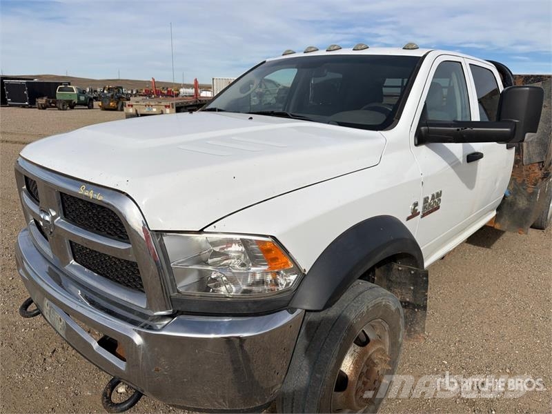 RAM 5500 Tovornjaki s kesonom/platojem