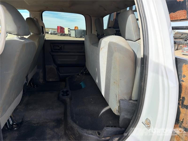 RAM 5500 Tovornjaki s kesonom/platojem