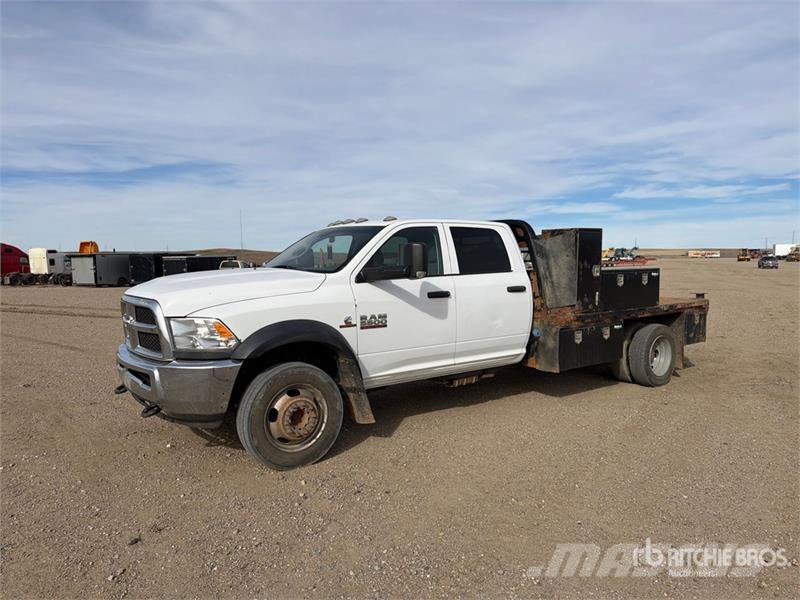 RAM 5500 Tovornjaki s kesonom/platojem