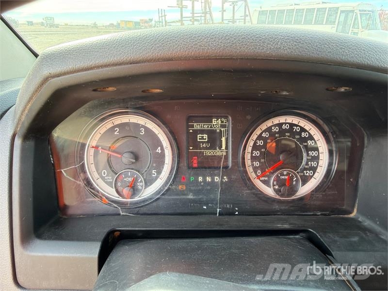 RAM 5500 Tovornjaki s kesonom/platojem