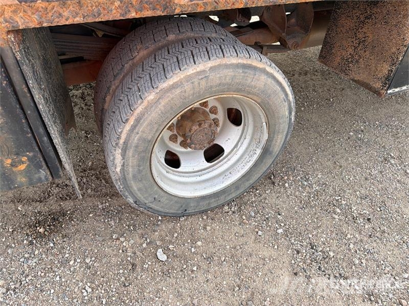 RAM 5500 Tovornjaki s kesonom/platojem