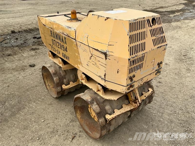 Rammax Walk Behind Remote Roller Trencher 挖沟机