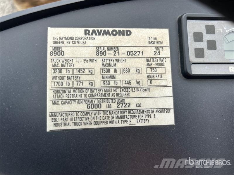 Raymond 8900 6000 lb Electric Pallet Jack Pumppukärryt