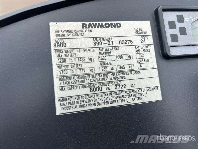 Raymond 8900 6000 lb Electric Pallet Jack Pumppukärryt