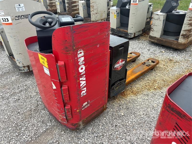 Raymond 8900 6000 lb Electric Pallet Jack Pumppukärryt