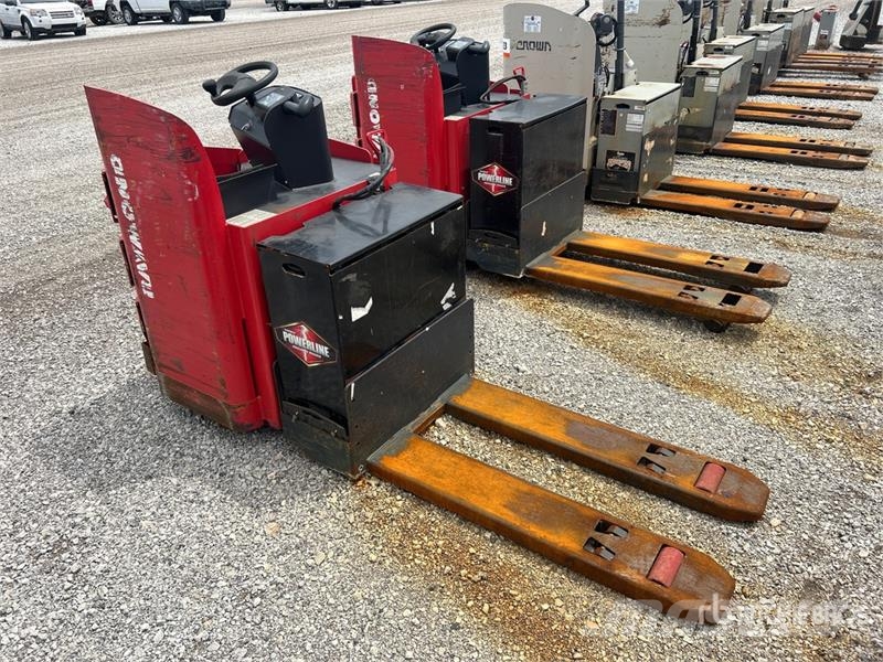 Raymond 8900 6000 lb Electric Pallet Jack Pumppukärryt