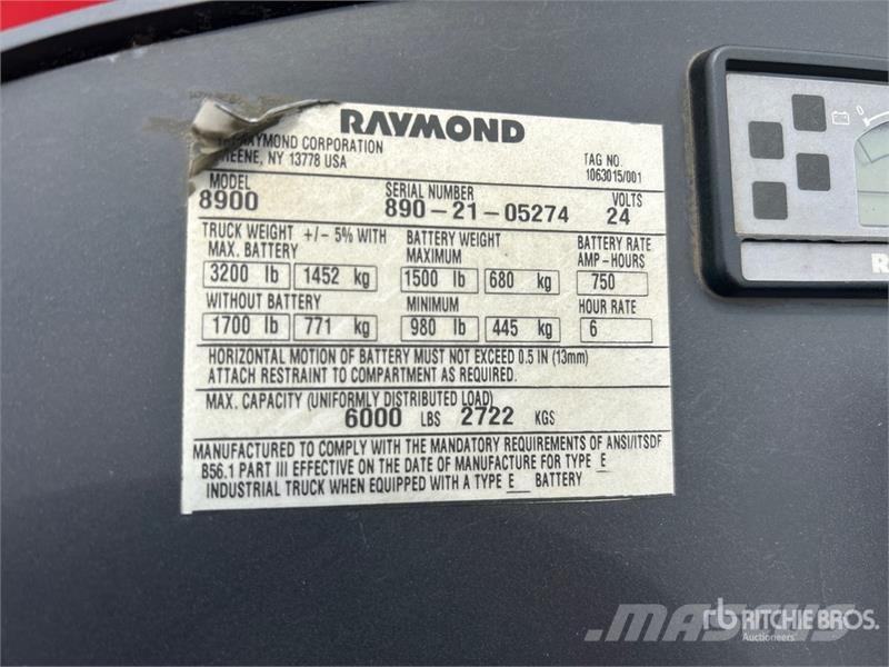 Raymond 8900 6000 lb Electric Pallet Jack Pumppukärryt