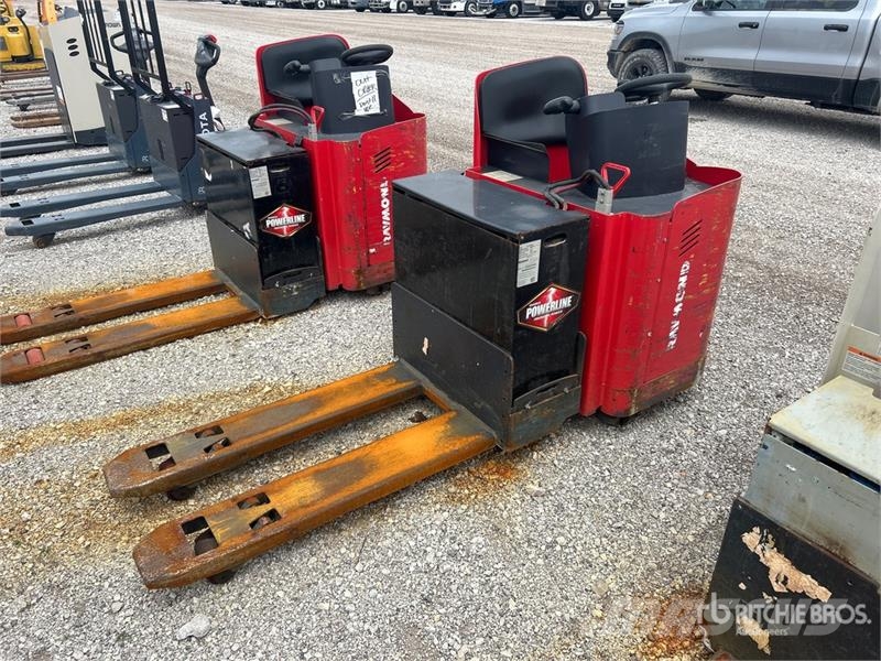 Raymond 8900 6000 lb Electric Pallet Jack Pumppukärryt