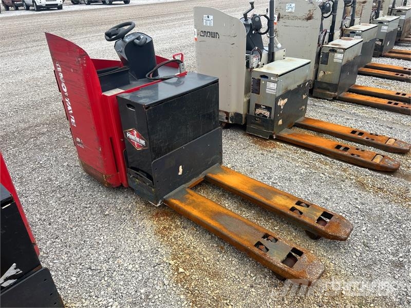 Raymond 8900 6000 lb Electric Pallet Jack Pumppukärryt