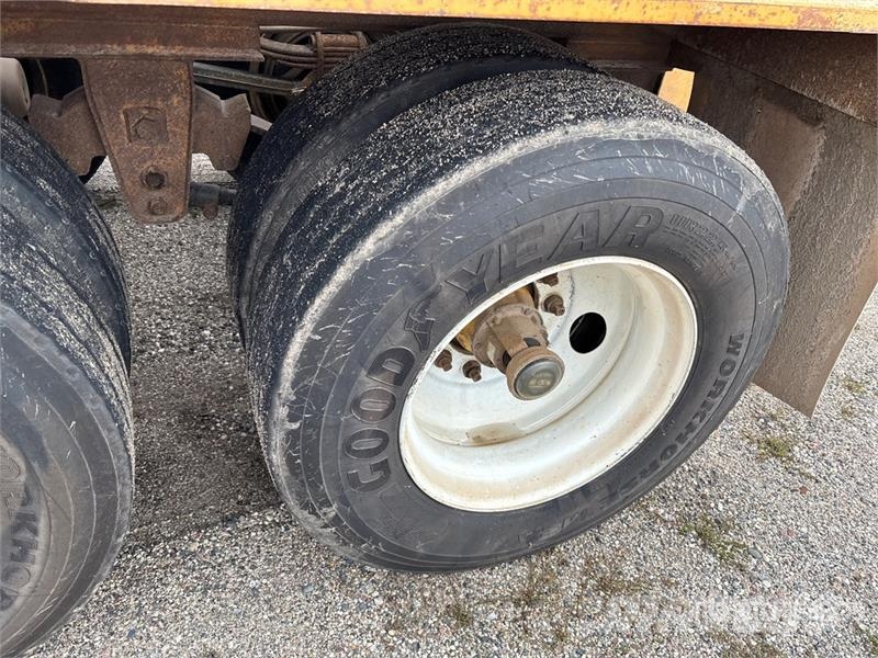 Red River 17 ft Tri/A Belly Dump Trailer Savivartės priekabos