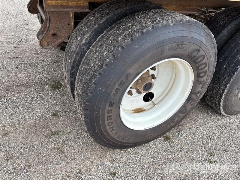 Red River 17 ft Tri/A Belly Dump Trailer Savivartės priekabos