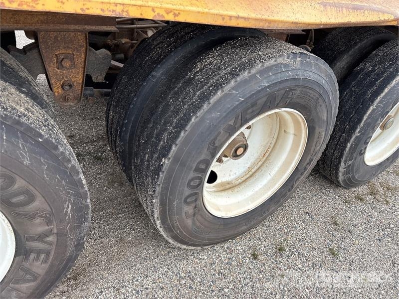 Red River 17 ft Tri/A Belly Dump Trailer Savivartės priekabos