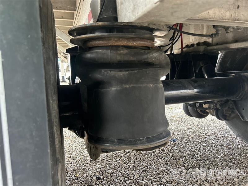 Reitnouer 48 ft T/A Spread Axle Curtain Side Trailer Tents