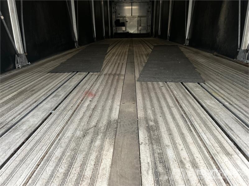 Reitnouer 48 ft T/A Spread Axle Curtain Side Trailer Tents