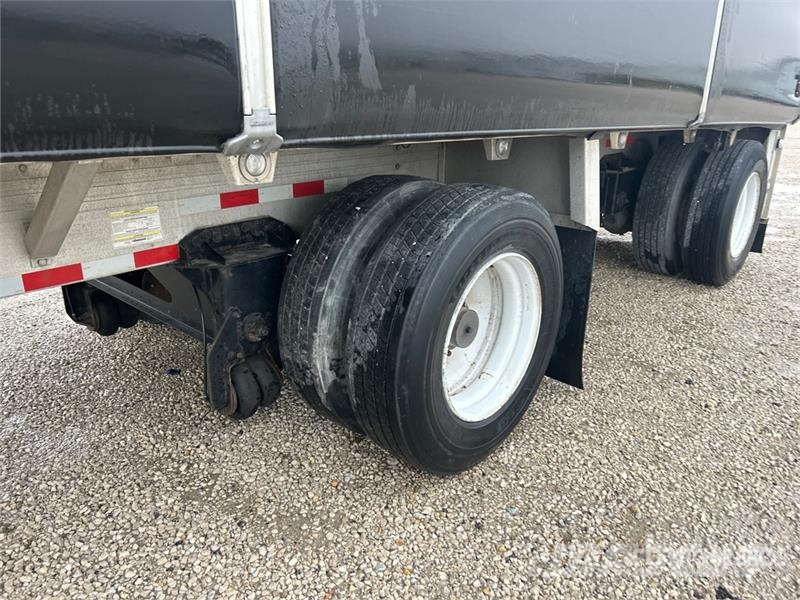 Reitnouer 48 ft T/A Spread Axle Curtain Side Trailer Tents