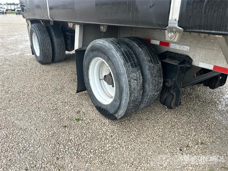 Reitnouer 48 ft T/A Spread Axle Curtain Side Trailer Tents
