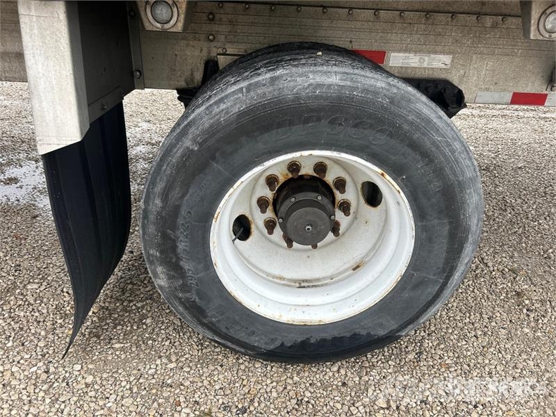 Reitnouer 48 ft T/A Spread Axle Curtain Side Trailer Tents