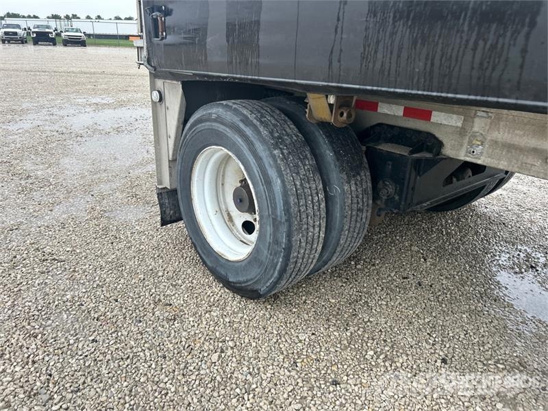 Reitnouer 48 ft T/A Spread Axle Curtain Side Trailer Tents