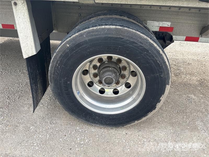 Reitnouer Max Miser 53 ft T/A Spread Axle Curtain Side Trail Tents