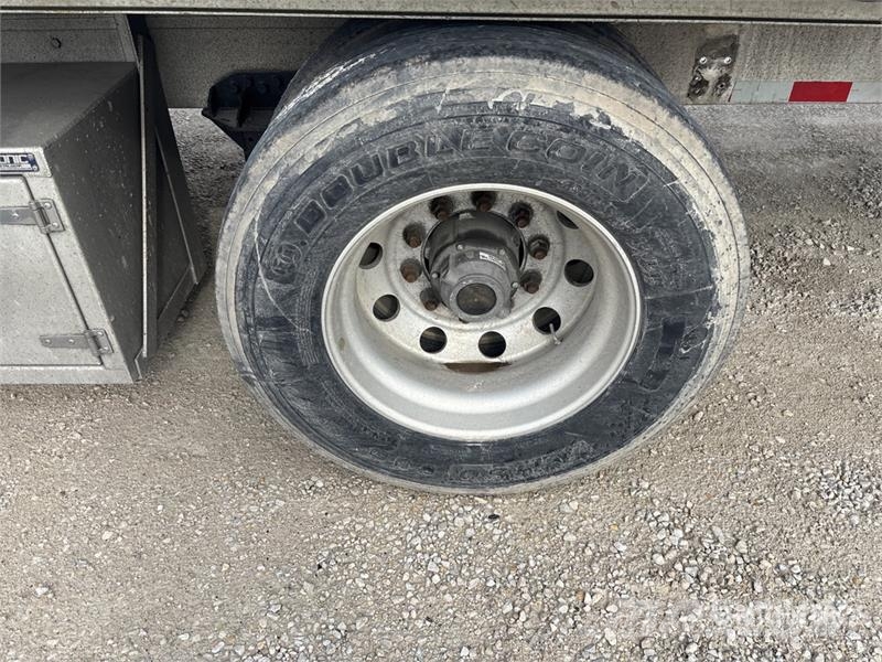 Reitnouer Max Miser 53 ft T/A Spread Axle Curtain Side Trail Tents