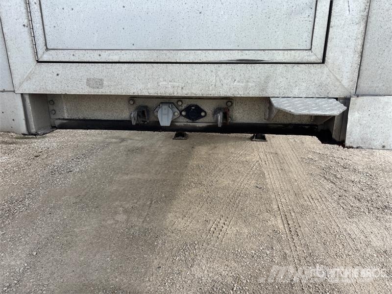 Reitnouer Max Miser 53 ft T/A Spread Axle Curtain Side Trail Tents