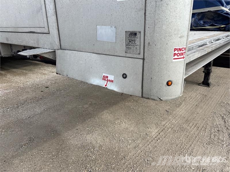 Reitnouer Max Miser 53 ft T/A Spread Axle Curtain Side Trail Tents