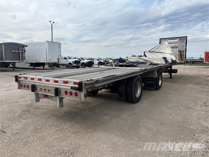 Reitnouer Max Miser 53 ft T/A Spread Axle Curtain Side Trail Tents