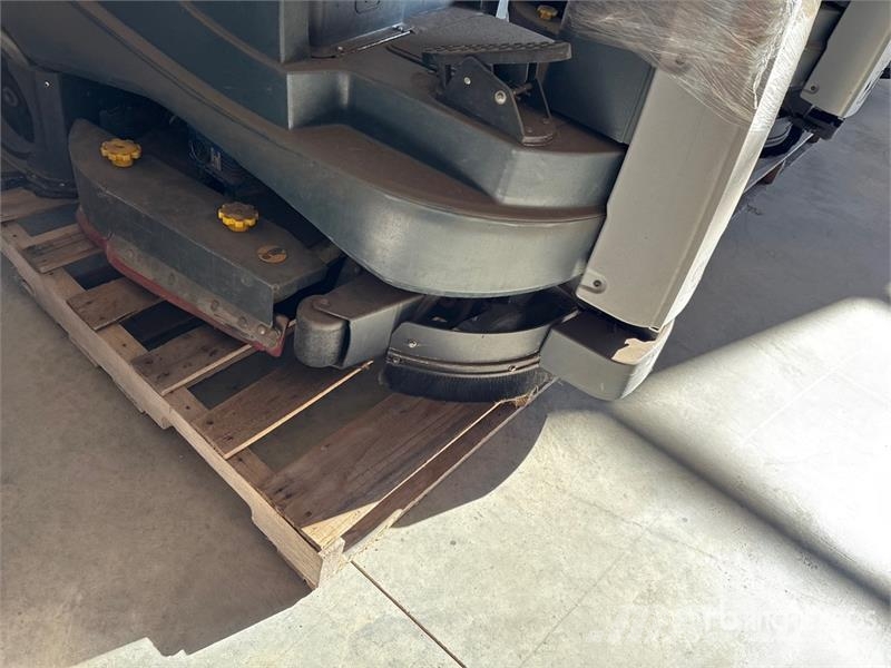  Ride-On Electric Floor Scrubber Weitere Anhänger