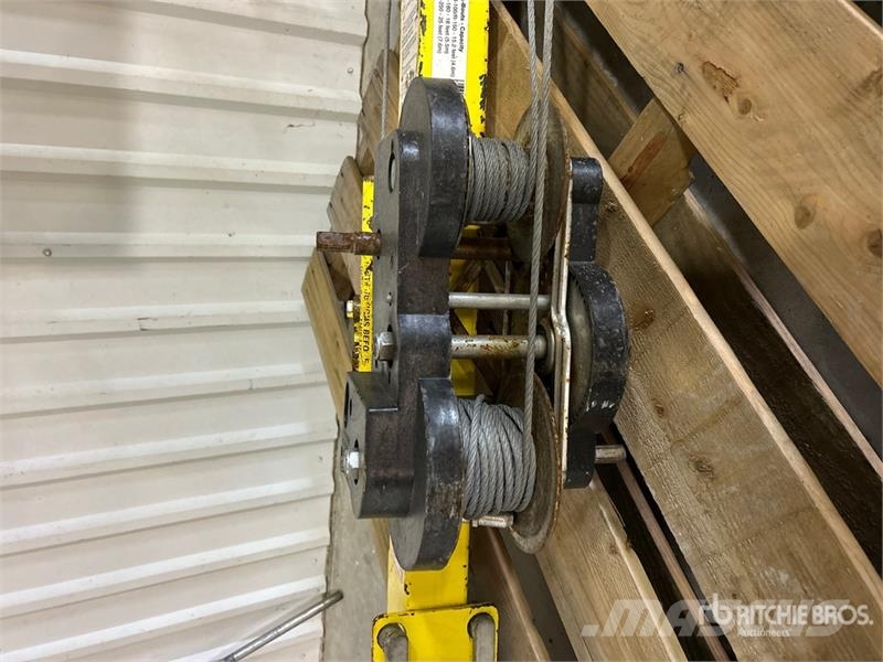 Roust-A-Bout R-100/R-150 Material Hoist Utovorne dizalice, vitla i dizala za materijal