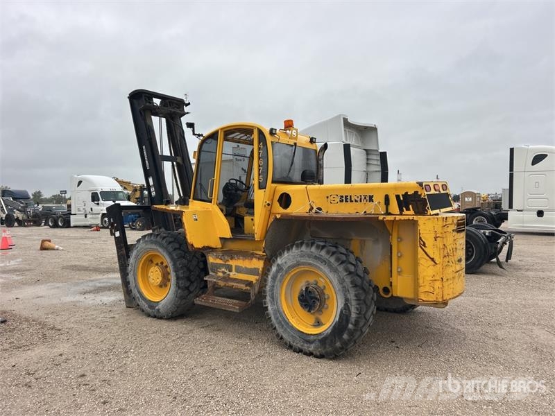Sellick S160J3-4-001 16000 lb 4x4 Rough Terrain Forklift Visureigiai krautuvai