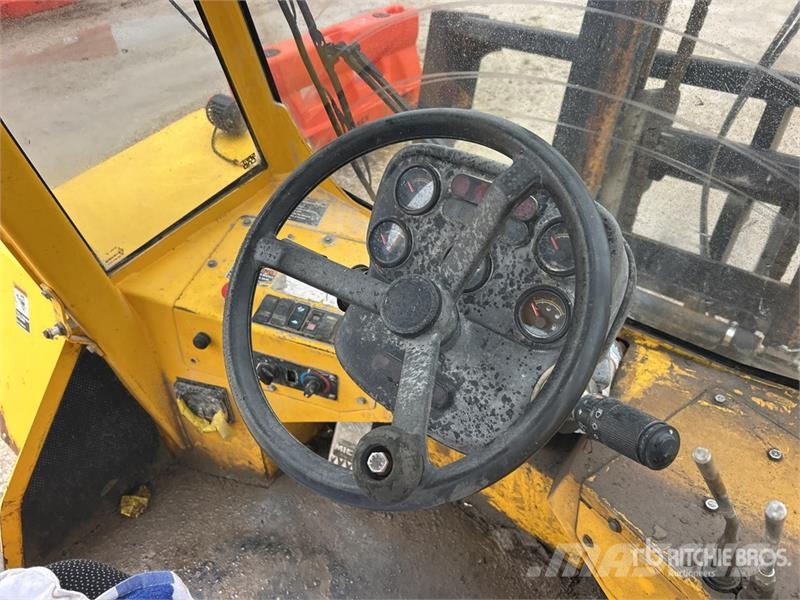 Sellick S160J3-4-001 16000 lb 4x4 Rough Terrain Forklift Visureigiai krautuvai