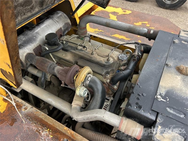 Sellick S160J3-4-001 16000 lb 4x4 Rough Terrain Forklift Visureigiai krautuvai