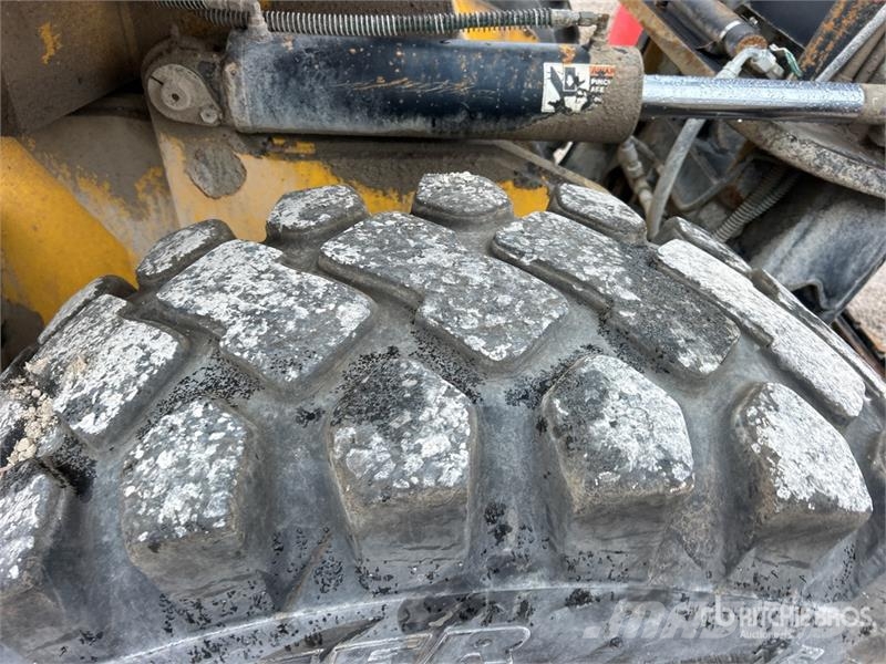 Sellick S160J3-4-001 16000 lb 4x4 Rough Terrain Forklift Visureigiai krautuvai