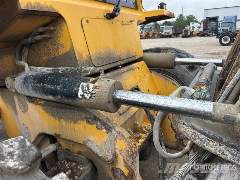 Sellick S160J3-4-001 16000 lb 4x4 Rough Terrain Forklift Visureigiai krautuvai