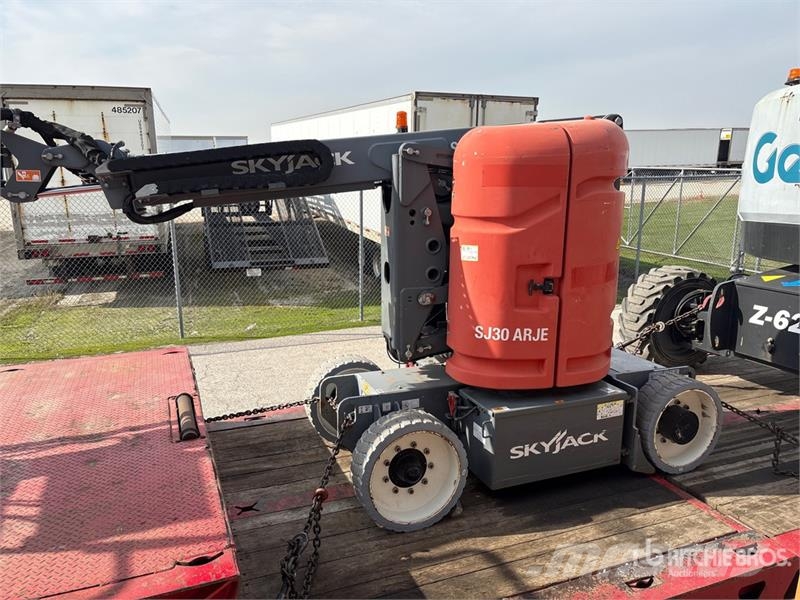 SkyJack AJ30AJ Articulating Boom Lift Plataformas con brazo de elevación manual