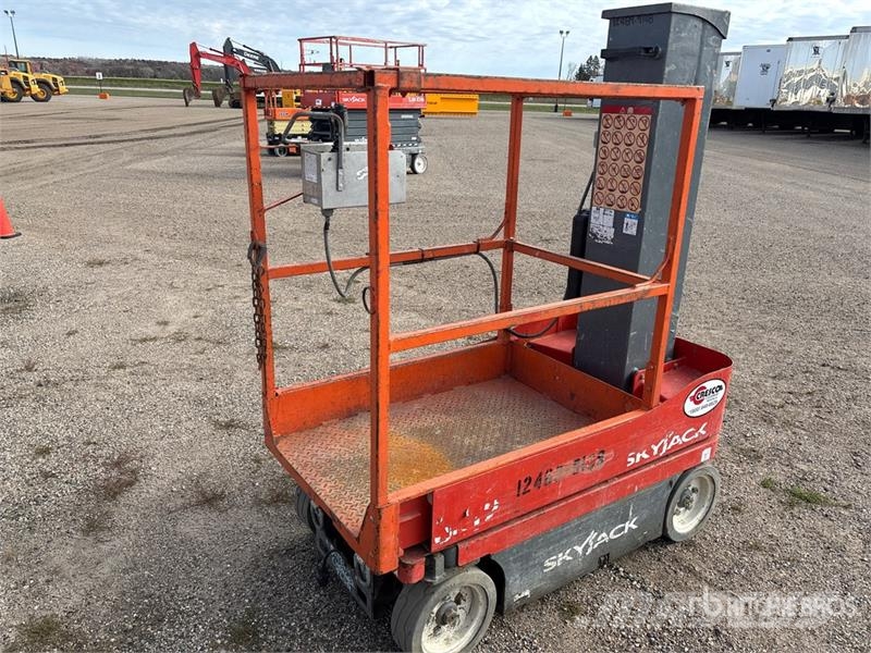 SkyJack SJ12 Plataformas elevatórias verticais